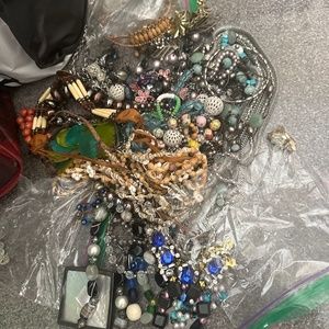 Costume jewellery lot